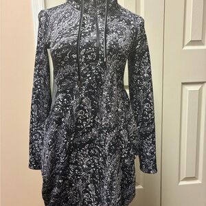 Pure Essence Size Medium Chic Black and White Patterned Tunic